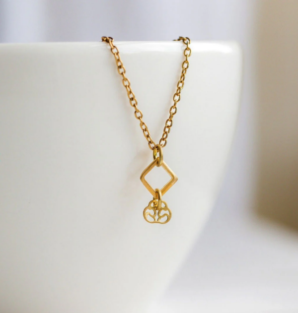 Women brass necklace