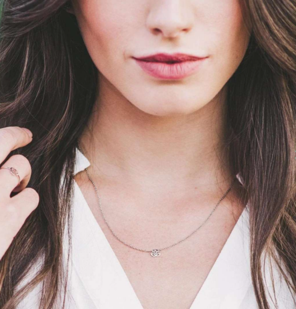 Women's necklace