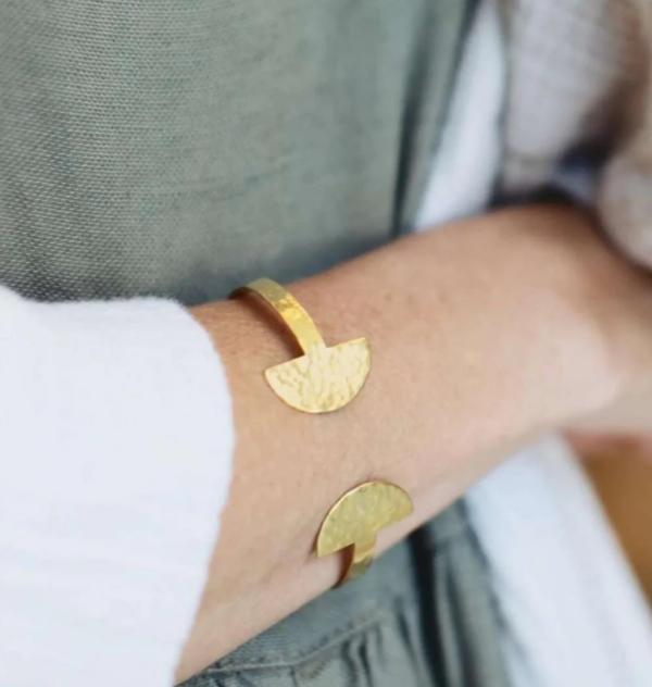 Women's bracelet